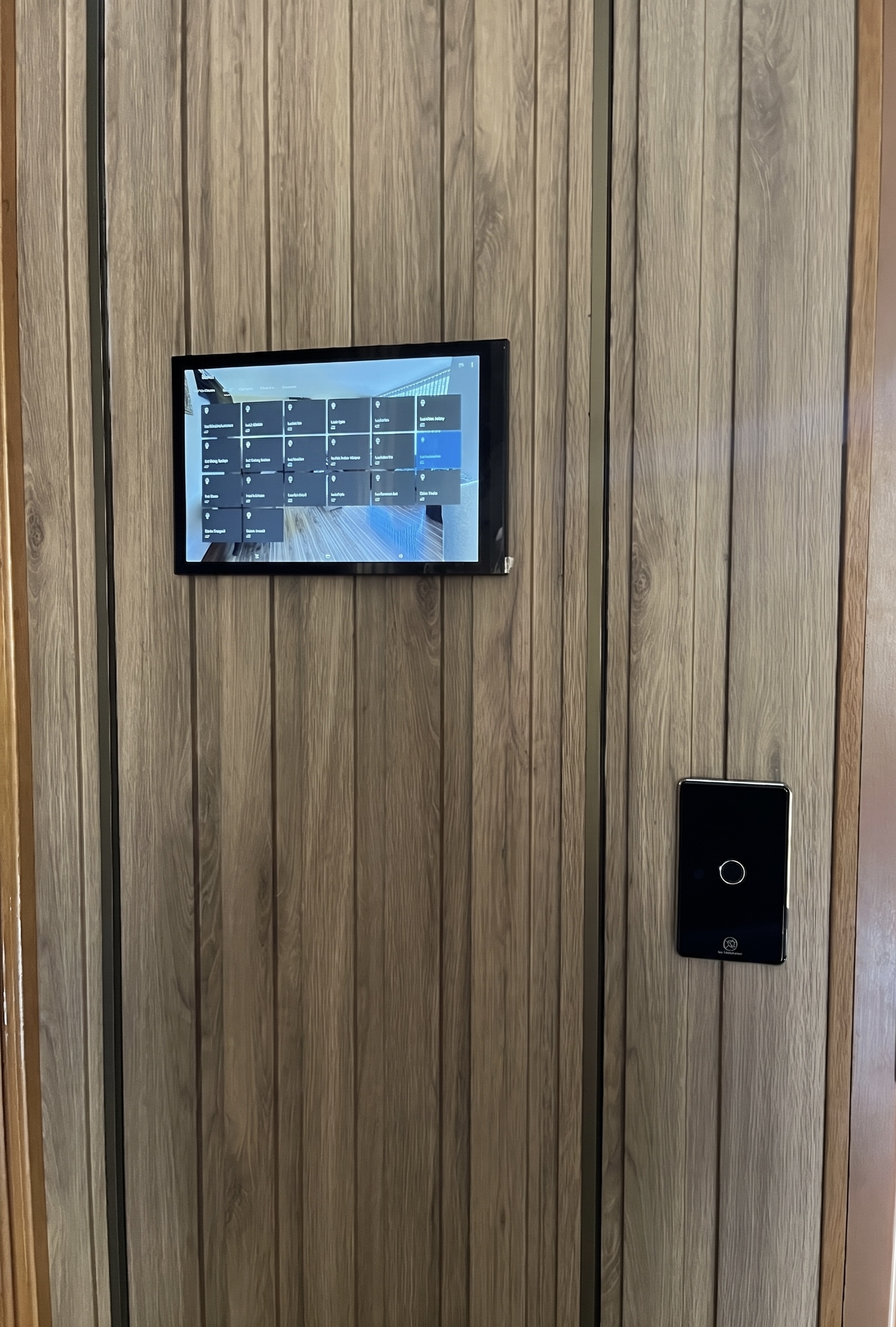 Cerradura inteligente e integración domótica para departamento en Barrio El Golf Las Condes