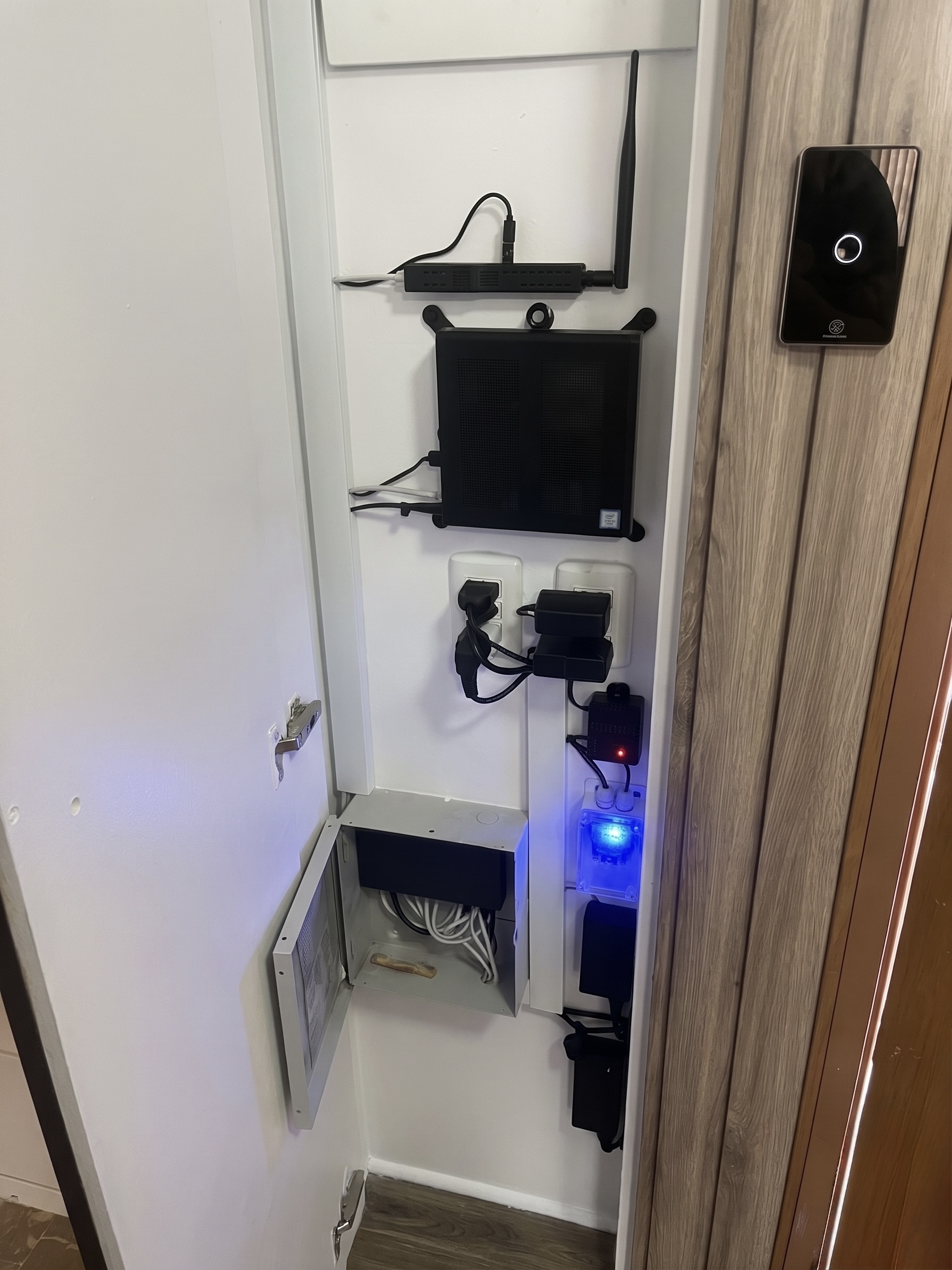 Automatización de exterior, jardín y portón para hogar inteligente en Chicureo Colina